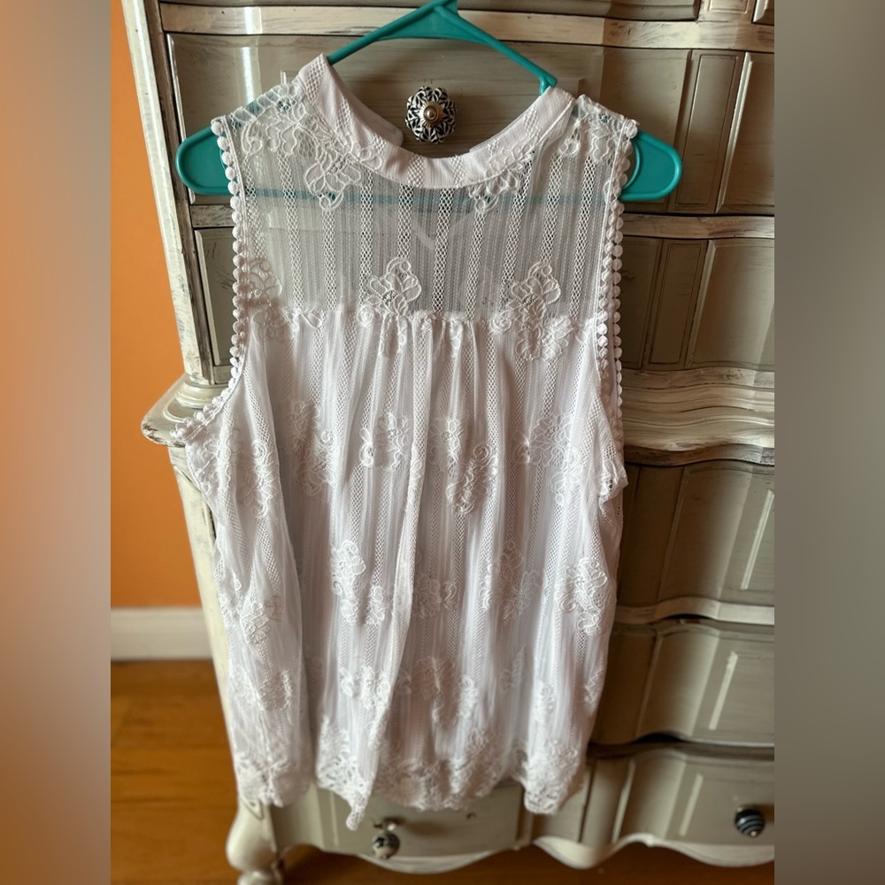 Gorgeous sleeveless with lace detail